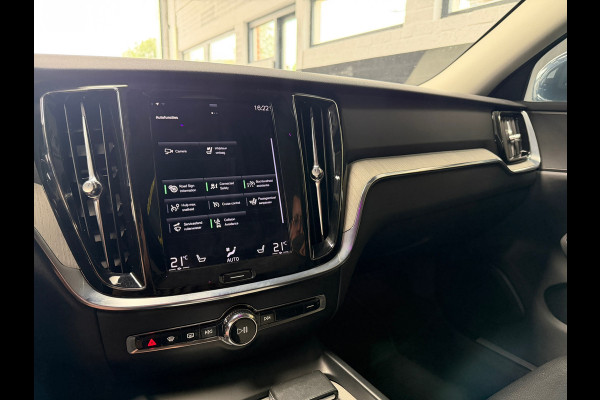 Volvo S60 2.0 B4 Mild Hybrid Inscription | Memory | Camera | Leder | Stoelverwarming | Trekhaak | NAP | NL Auto | BTW