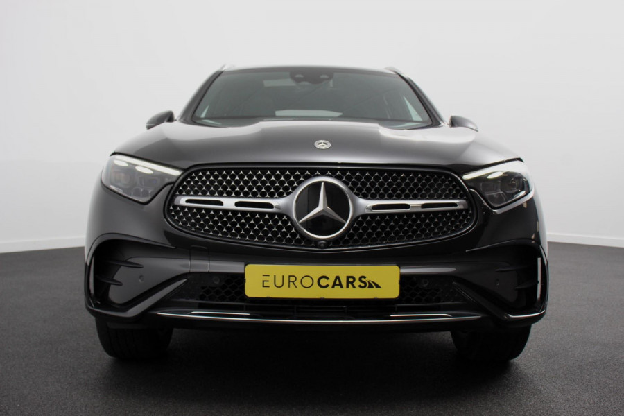 Mercedes-Benz GLC 400e 4MATIC AMG Line PHEV  Navigatie Panorama dak Lederen bekleding Camera Electrisch bedienbare achterklep Trekhaak Adaptive cruise control