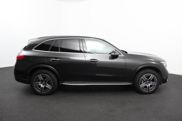 Mercedes-Benz GLC 400e 4MATIC AMG Line PHEV  Navigatie Panorama dak Lederen bekleding Camera Electrisch bedienbare achterklep Trekhaak Adaptive cruise control