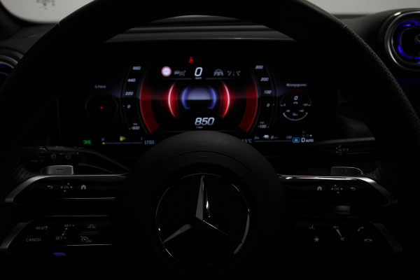 Mercedes-Benz GLC 400e 4MATIC AMG Line PHEV  Navigatie Panorama dak Lederen bekleding Camera Electrisch bedienbare achterklep Trekhaak Adaptive cruise control