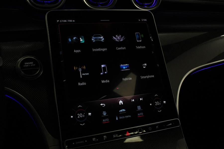 Mercedes-Benz GLC 400e 4MATIC AMG Line PHEV  Navigatie Panorama dak Lederen bekleding Camera Electrisch bedienbare achterklep Trekhaak Adaptive cruise control