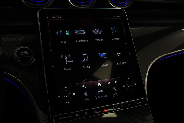 Mercedes-Benz GLC 400e 4MATIC AMG Line PHEV  Navigatie Panorama dak Lederen bekleding Camera Electrisch bedienbare achterklep Trekhaak Adaptive cruise control
