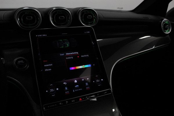 Mercedes-Benz GLC 400e 4MATIC AMG Line PHEV  Navigatie Panorama dak Lederen bekleding Camera Electrisch bedienbare achterklep Trekhaak Adaptive cruise control