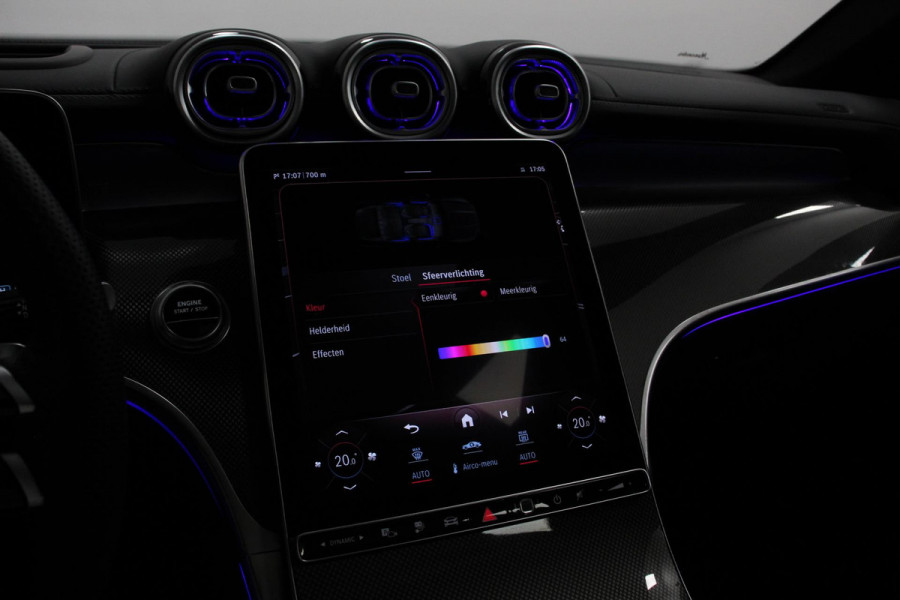 Mercedes-Benz GLC 400e 4MATIC AMG Line PHEV  Navigatie Panorama dak Lederen bekleding Camera Electrisch bedienbare achterklep Trekhaak Adaptive cruise control