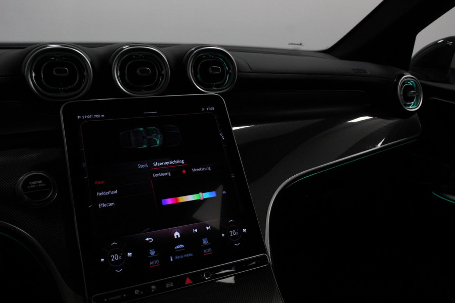 Mercedes-Benz GLC 400e 4MATIC AMG Line PHEV  Navigatie Panorama dak Lederen bekleding Camera Electrisch bedienbare achterklep Trekhaak Adaptive cruise control