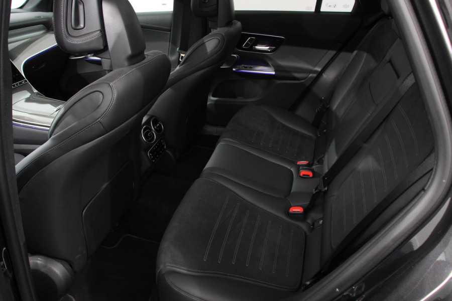 Mercedes-Benz GLC 400e 4MATIC AMG Line PHEV  Navigatie Panorama dak Lederen bekleding Camera Electrisch bedienbare achterklep Trekhaak Adaptive cruise control