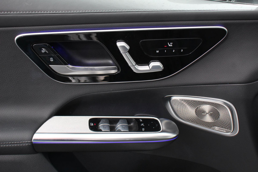 Mercedes-Benz GLC 400e 4MATIC AMG Line PHEV  Navigatie Panorama dak Lederen bekleding Camera Electrisch bedienbare achterklep Trekhaak Adaptive cruise control