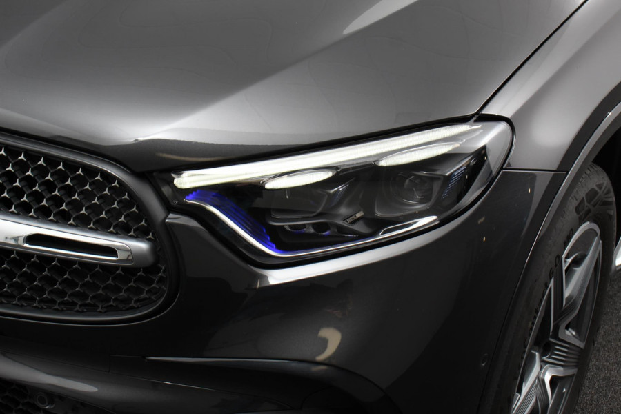 Mercedes-Benz GLC 400e 4MATIC AMG Line PHEV  Navigatie Panorama dak Lederen bekleding Camera Electrisch bedienbare achterklep Trekhaak Adaptive cruise control