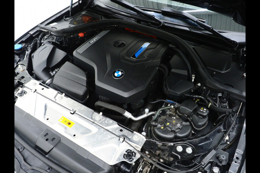 BMW 3 Serie Touring 320e LCI | Sportstoelen | Leder | Sfeerlicht | Dodehoek | Cruise | Stoelverwarming | Carplay
