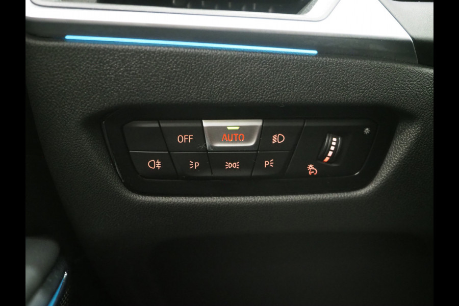 BMW 3 Serie Touring 320e LCI | Sportstoelen | Leder | Sfeerlicht | Dodehoek | Cruise | Stoelverwarming | Carplay