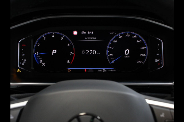 Volkswagen T-Roc 1.5 TSI 150pk Automaat R-Line Plus Navigatie Apple Carplay/Android Auto Camera Parkeersensoren Adaptive Cruise Control Stoelverwarming Virtual Cockpit Elektrische achterklep Getinte ramen Climate Control