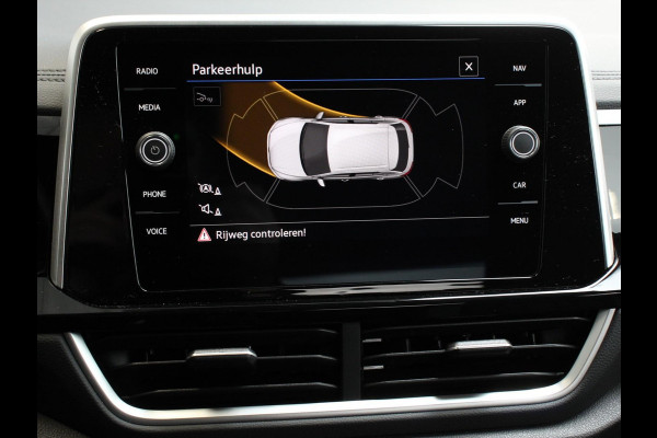 Volkswagen T-Roc 1.5 TSI 150pk Automaat R-Line Plus Navigatie Apple Carplay/Android Auto Camera Parkeersensoren Adaptive Cruise Control Stoelverwarming Virtual Cockpit Elektrische achterklep Getinte ramen Climate Control