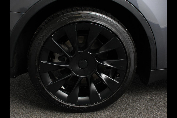 Tesla Model Y RWD 58 kWh Panorama dak 20" Wheels PDC VA 360 Camera Full LED Leder Autopilot