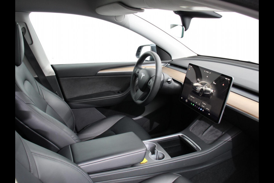 Tesla Model Y RWD 58 kWh Panorama dak 20" Wheels PDC VA 360 Camera Full LED Leder Autopilot