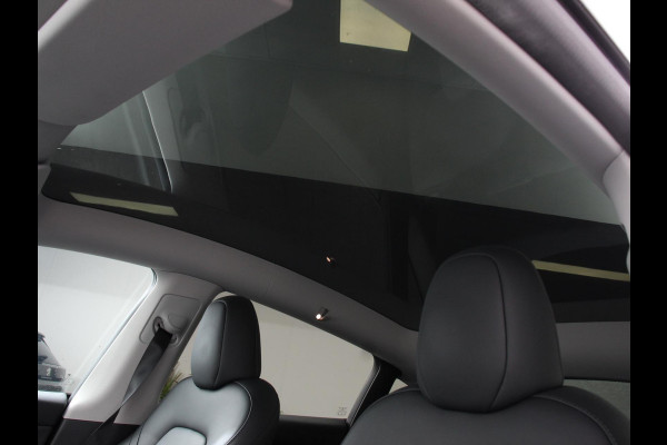 Tesla Model Y RWD 58 kWh Panorama dak 20" Wheels PDC VA 360 Camera Full LED Leder Autopilot