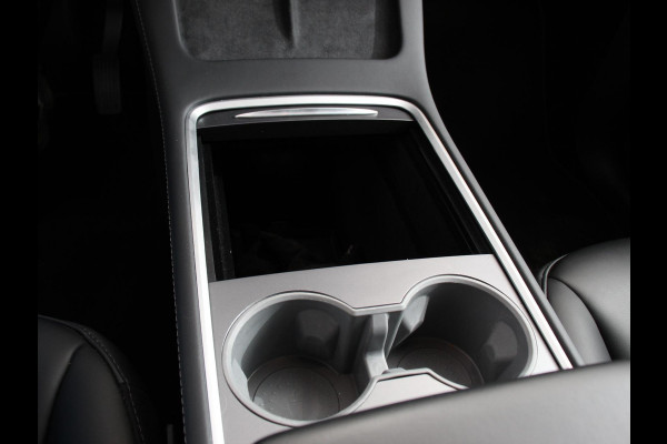Tesla Model Y RWD 58 kWh Panorama dak 20" Wheels PDC VA 360 Camera Full LED Leder Autopilot