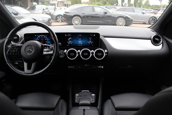 Mercedes-Benz B-Klasse 180 Business Solution / Camera / CarPlay / Half leder / 16'' / Cruise Control