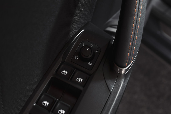 CUPRA Formentor 1.5 TSI e-Hybrid 204 PK Business | S/K-Panodak | Matrix Led | Elek Trekhaak | Dig. Cockpit | Adapt. Cruise | Stoel-+Stuurverw. | PDC | Camera | App. Connect | ECC | Elek. Klep | LM 19" | 8592