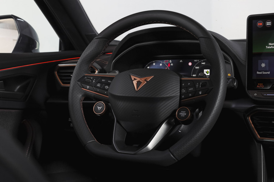 CUPRA Formentor 1.5 TSI e-Hybrid Business | S/K-Panodak | Matrix Led | Elek Trekhaak | Dig. Cockpit | Adapt. Cruise | Stoel-+Stuurverw. | PDC | Camera | App. Connect | ECC | Elek. Klep | LM 19" | 7059