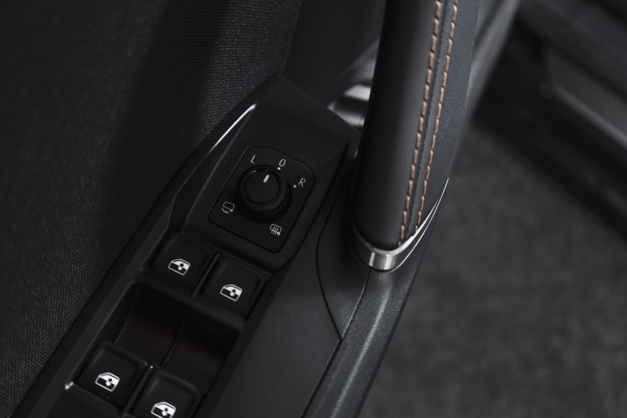 CUPRA Formentor 1.5 TSI e-Hybrid Business | S/K-Panodak | Matrix Led | Elek Trekhaak | Dig. Cockpit | Adapt. Cruise | Stoel-+Stuurverw. | PDC | Camera | App. Connect | ECC | Elek. Klep | LM 19" | 7059