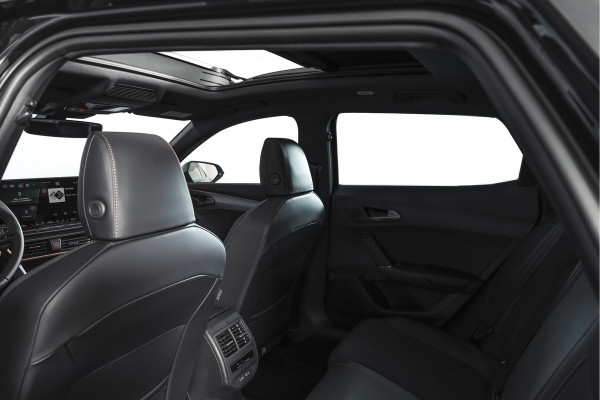 CUPRA Formentor 1.5 TSI e-Hybrid Business | S/K-Panodak | Matrix Led | Elek Trekhaak | Dig. Cockpit | Adapt. Cruise | Stoel-+Stuurverw. | PDC | Camera | App. Connect | ECC | Elek. Klep | LM 19" | 7059