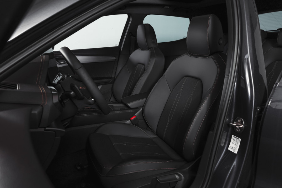 CUPRA Formentor 1.5 TSI e-Hybrid 204 PK Business | S/K-Panodak | Matrix Led | Elek Trekhaak | Dig. Cockpit | Adapt. Cruise | Stoel-+Stuurverw. | PDC | Camera | App. Connect | ECC | Elek. Klep | LM 19" | 7920