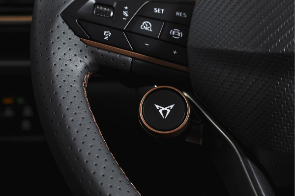 CUPRA Formentor 1.5 TSI e-Hybrid 204 PK Business | S/K-Panodak | Matrix Led | Elek Trekhaak | Dig. Cockpit | Adapt. Cruise | Stoel-+Stuurverw. | PDC | Camera | App. Connect | ECC | Elek. Klep | LM 19" | 7920