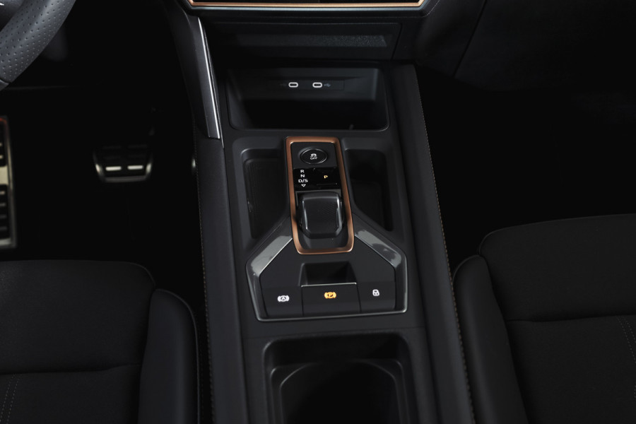 CUPRA Formentor 1.5 TSI e-Hybrid 204 PK Business | S/K-Panodak | Matrix Led | Elek Trekhaak | Dig. Cockpit | Adapt. Cruise | Stoel-+Stuurverw. | PDC | Camera | App. Connect | ECC | Elek. Klep | LM 19" | 8994