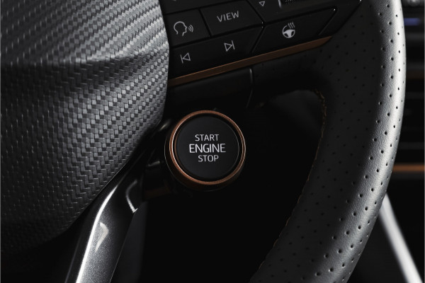 CUPRA Formentor 1.5 TSI e-Hybrid 204 PK Business | S/K-Panodak | Matrix Led | Elek Trekhaak | Dig. Cockpit | Adapt. Cruise | Stoel-+Stuurverw. | PDC | Camera | App. Connect | ECC | Elek. Klep | LM 19" | 8994