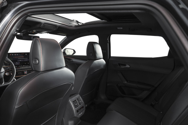 CUPRA Formentor 1.5 TSI e-Hybrid 204 PK Business | S/K-Panodak | Matrix Led | Elek Trekhaak | Dig. Cockpit | Adapt. Cruise | Stoel-+Stuurverw. | PDC | Camera | App. Connect | ECC | Elek. Klep | LM 19" | 8994