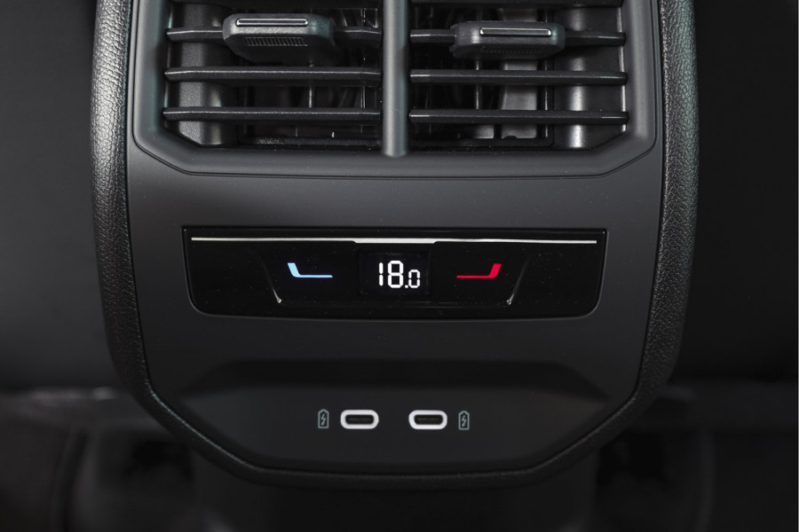CUPRA Formentor 1.5 TSI e-Hybrid 204 PK Business | S/K-Panodak | Matrix Led | Elek Trekhaak | Dig. Cockpit | Adapt. Cruise | Stoel-+Stuurverw. | PDC | Camera | App. Connect | ECC | Elek. Klep | LM 19" | 8994