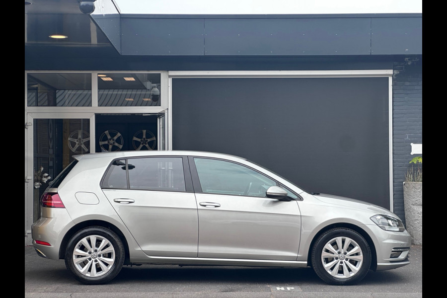 Volkswagen Golf 1.6 TDI Comfortline Business MASSAGE / CARPLAY / NAVI / ACC