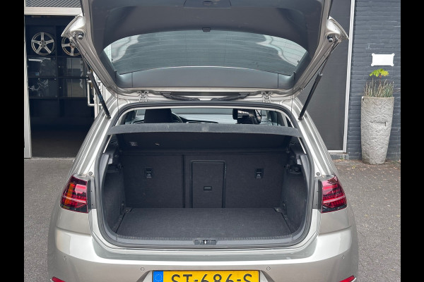 Volkswagen Golf 1.6 TDI Comfortline Business MASSAGE / CARPLAY / NAVI / ACC
