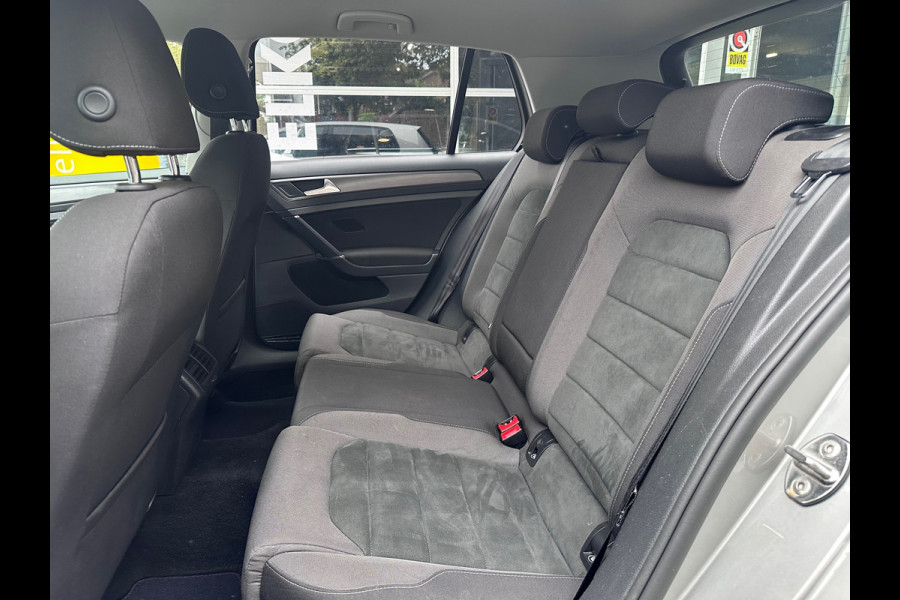Volkswagen Golf 1.6 TDI Comfortline Business MASSAGE / CARPLAY / NAVI / ACC