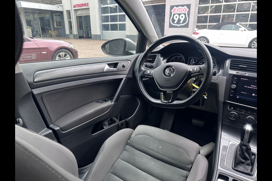 Volkswagen Golf 1.6 TDI Comfortline Business MASSAGE / CARPLAY / NAVI / ACC