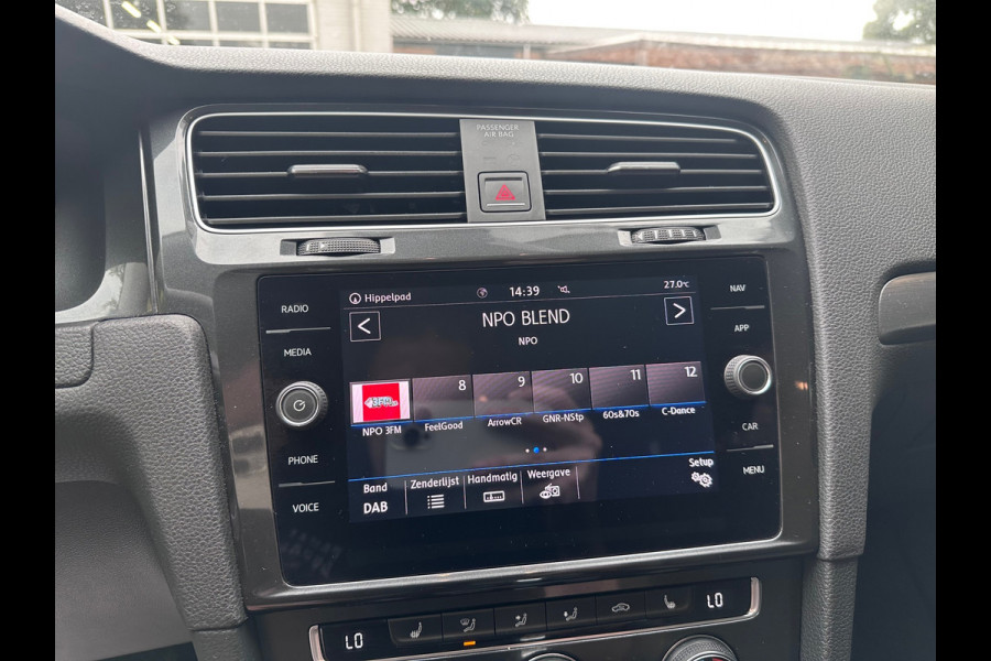Volkswagen Golf 1.6 TDI Comfortline Business MASSAGE / CARPLAY / NAVI / ACC