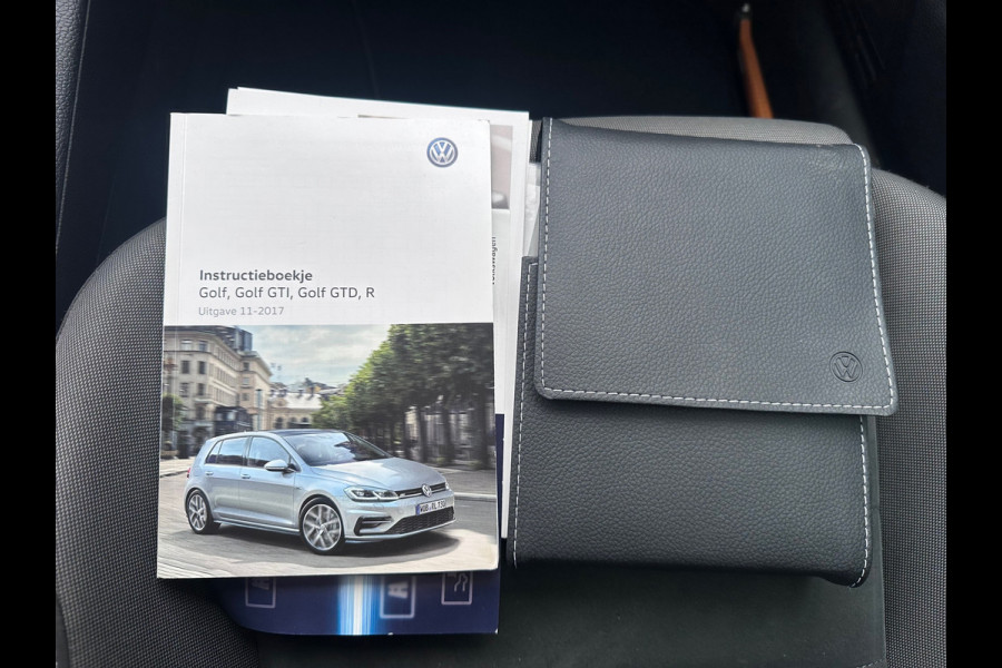 Volkswagen Golf 1.6 TDI Comfortline Business MASSAGE / CARPLAY / NAVI / ACC