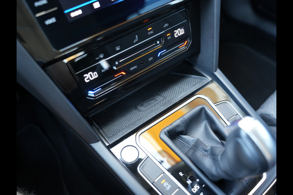 Volkswagen Passat Variant 1.5 TSI Business | Draadloze telefoonlader | Apple Carplay | Achteruitrijcamera |