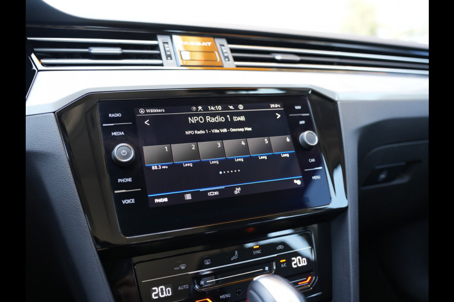 Volkswagen Passat Variant 1.5 TSI Business | Draadloze telefoonlader | Apple Carplay | Achteruitrijcamera |