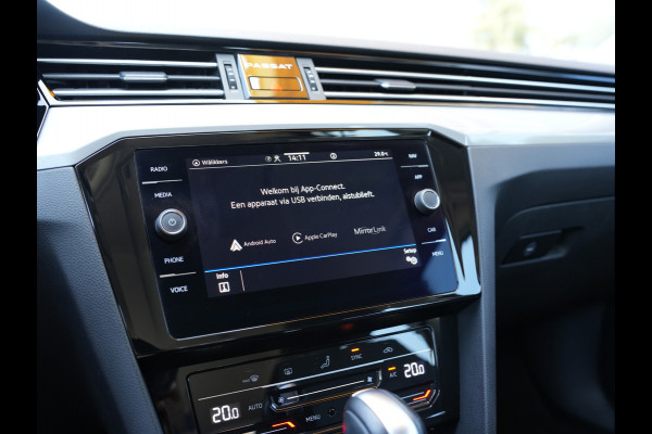Volkswagen Passat Variant 1.5 TSI Business | Draadloze telefoonlader | Apple Carplay | Achteruitrijcamera |