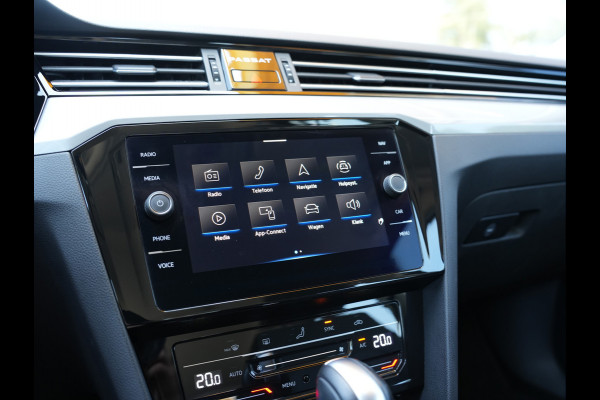 Volkswagen Passat Variant 1.5 TSI Business | Draadloze telefoonlader | Apple Carplay | Achteruitrijcamera |