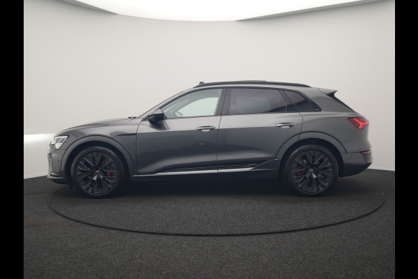 Audi Q8 e-tron 55 Quattro S Line 114 kWh 408pk Dealer O.H. | Trekhaak Afn. | Panodak | Luchtvering | Head Up | Adaptive Cruise | Bang & Olufsen | 360 Camera | Matrix LED | Alcantara Sportstoelen Verwarmd | Sfeerverlichting | Keyless | Blis | 21"L.M |