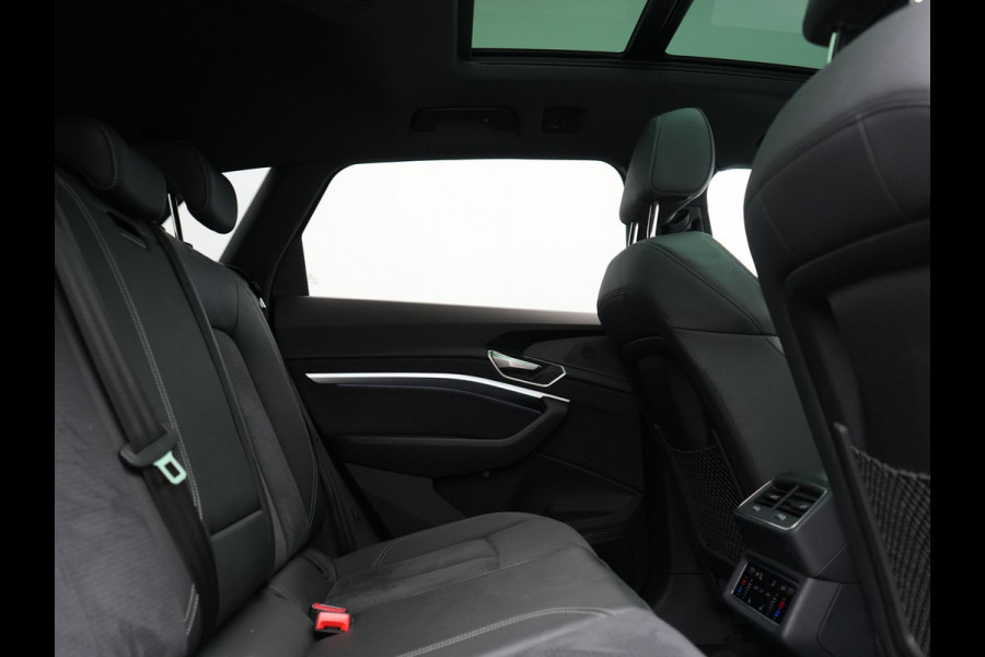 Audi Q8 e-tron 55 Quattro S Line 114 kWh 408pk Dealer O.H. | Trekhaak Afn. | Panodak | Luchtvering | Head Up | Adaptive Cruise | Bang & Olufsen | 360 Camera | Matrix LED | Alcantara Sportstoelen Verwarmd | Sfeerverlichting | Keyless | Blis | 21"L.M |