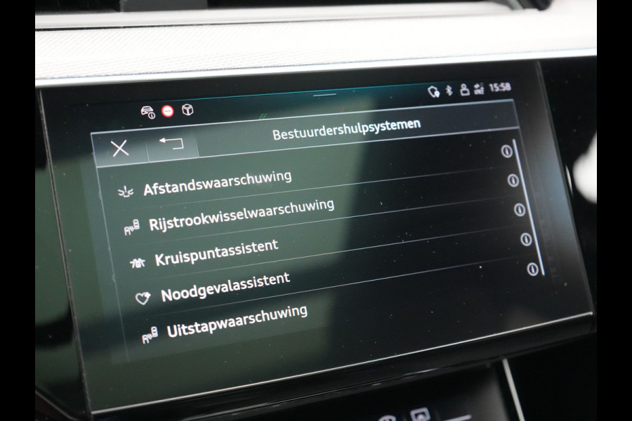 Audi Q8 e-tron 55 Quattro S Line 114 kWh 408pk Dealer O.H. | Trekhaak Afn. | Panodak | Luchtvering | Head Up | Adaptive Cruise | Bang & Olufsen | 360 Camera | Matrix LED | Alcantara Sportstoelen Verwarmd | Sfeerverlichting | Keyless | Blis | 21"L.M |