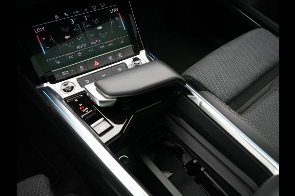 Audi Q8 e-tron 55 Quattro S Line 114 kWh 408pk Dealer O.H. | Trekhaak Afn. | Panodak | Luchtvering | Head Up | Adaptive Cruise | Bang & Olufsen | 360 Camera | Matrix LED | Alcantara Sportstoelen Verwarmd | Sfeerverlichting | Keyless | Blis | 21"L.M |