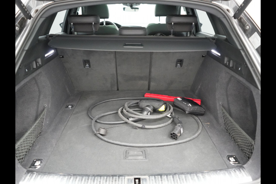 Audi Q8 e-tron 55 Quattro S Line 114 kWh 408pk Dealer O.H. | Trekhaak Afn. | Panodak | Luchtvering | Head Up | Adaptive Cruise | Bang & Olufsen | 360 Camera | Matrix LED | Alcantara Sportstoelen Verwarmd | Sfeerverlichting | Keyless | Blis | 21"L.M |