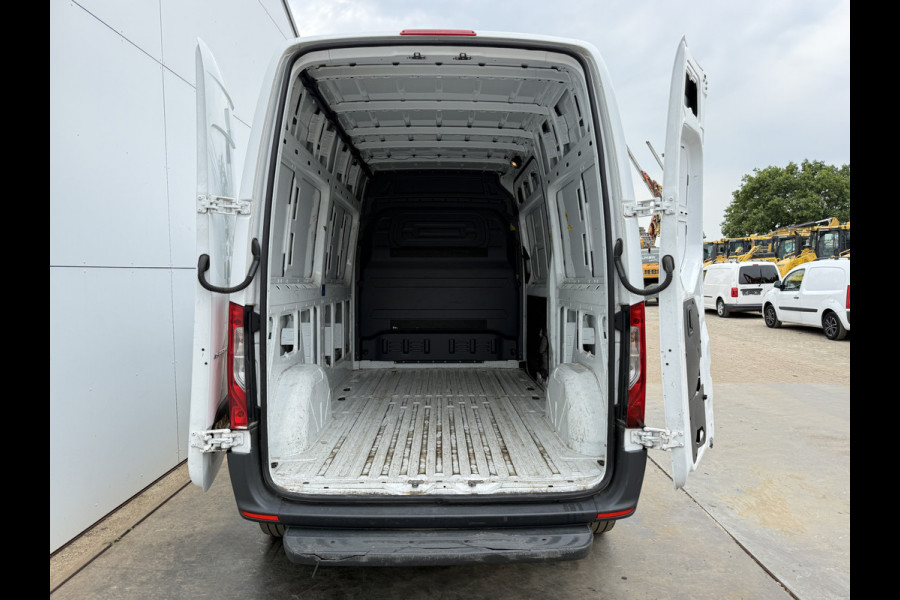 Mercedes-Benz eSprinter 312 55 kWh L2H2 Elektrisch 145km WLTP 80kw Snelladen Climate Control
