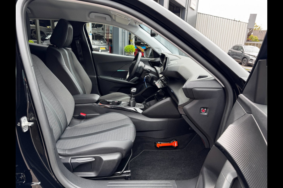 Peugeot 2008 1.2 PT Allure | 130 PK | Trekhaak | Navigatie | NL-Auto | Parkeersensoren | Climate Control |
