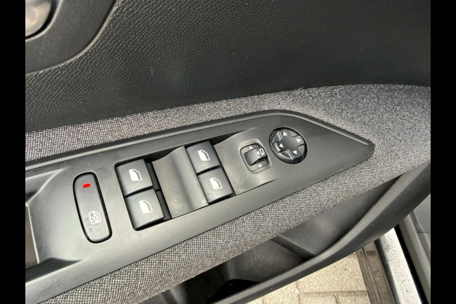 Peugeot 3008 1.2 PureTech Active | Dealer onderhouden | Cruise | PDC