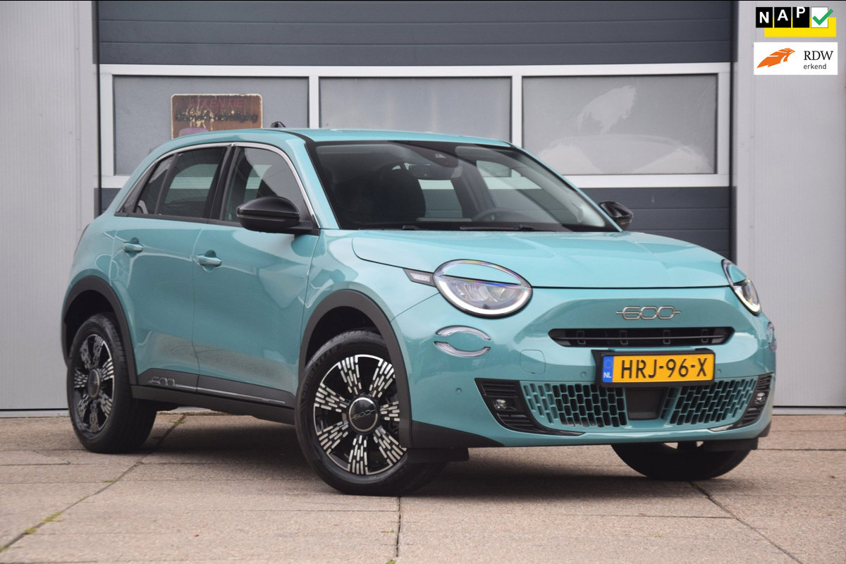 Fiat 600 1.2 Hybrid Urban FULL OPTIONS!!